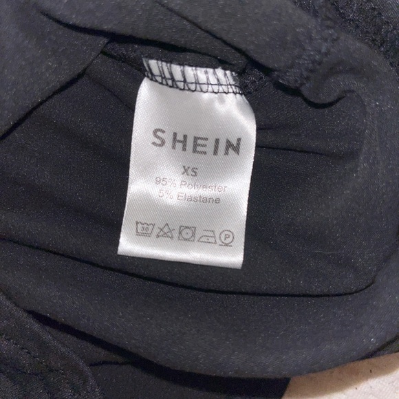 Black Tight-Fitted Crop. Size XS. - Picture 3 of 3